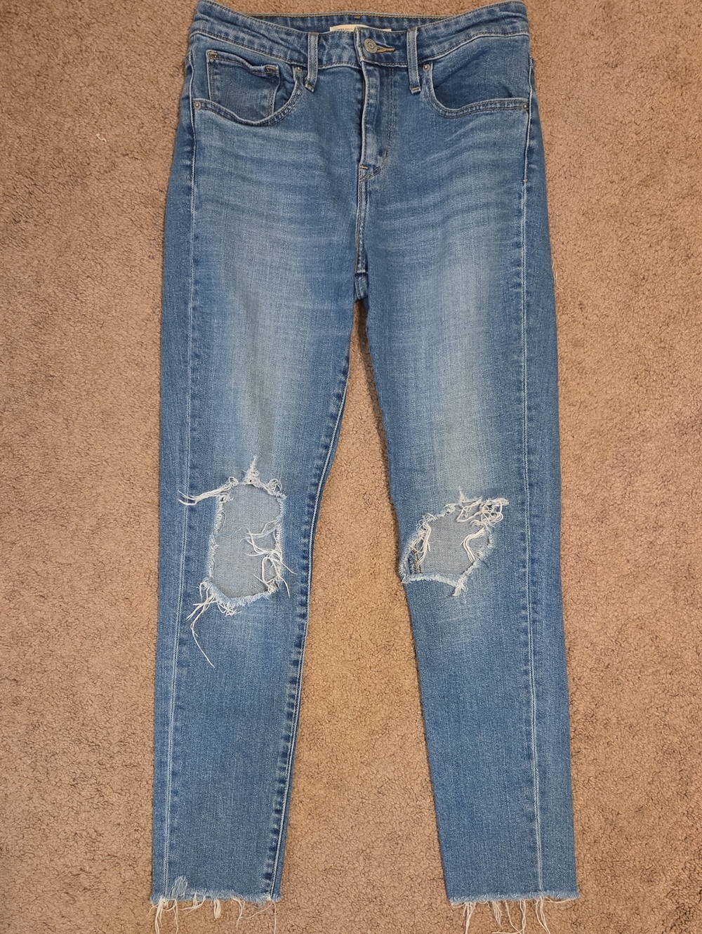 *Like New* Levi's Women's Skinny Distressed Blue Jeans - Rec. Size 26